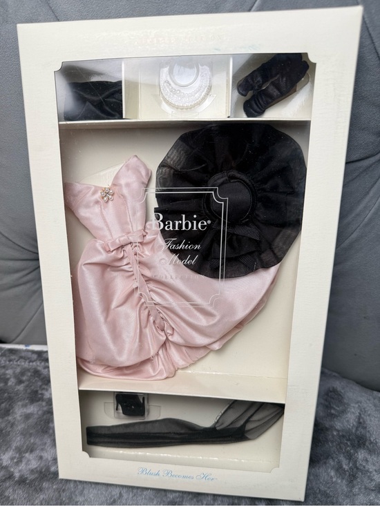 Barbie Other - 2000 Barbie Fashion Model Collection "Blush Becomes Her" outfit set